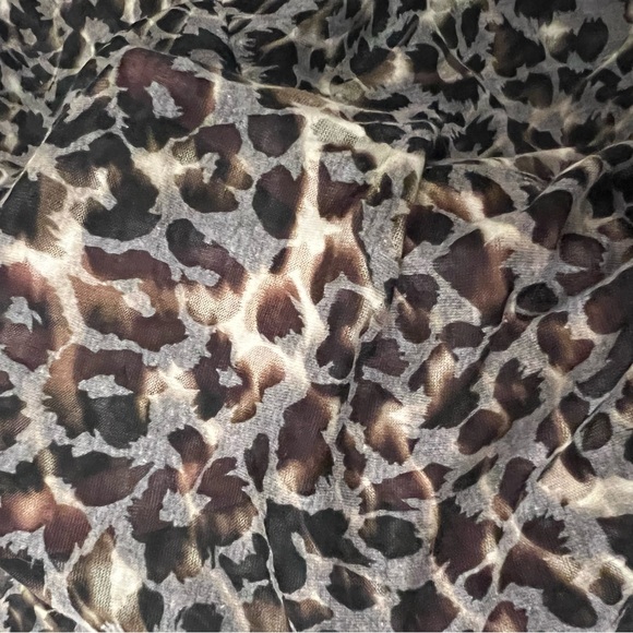 Leopard Print Knot Side T-Shirt - Picture 3 of 3